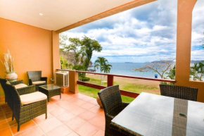 Spectacular - spacious unit in Flamingo in front of the beach